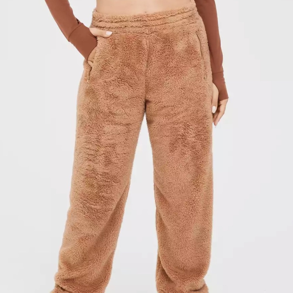 NWOT Aerie Fluffy Sherpa Jogger